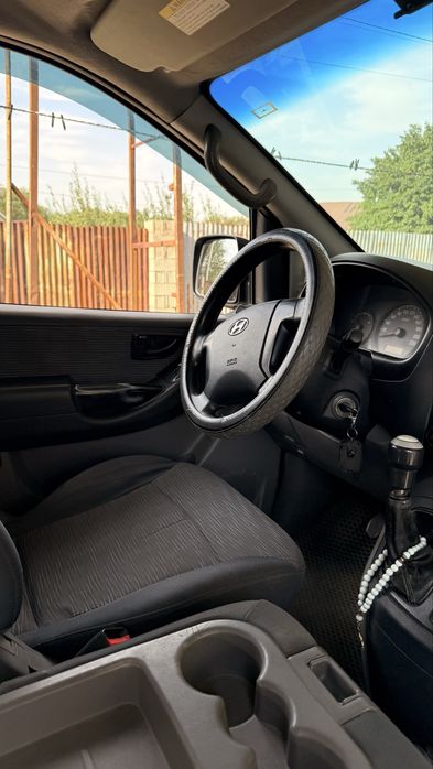 Продаётся Hyundai H-1, 2009 года.