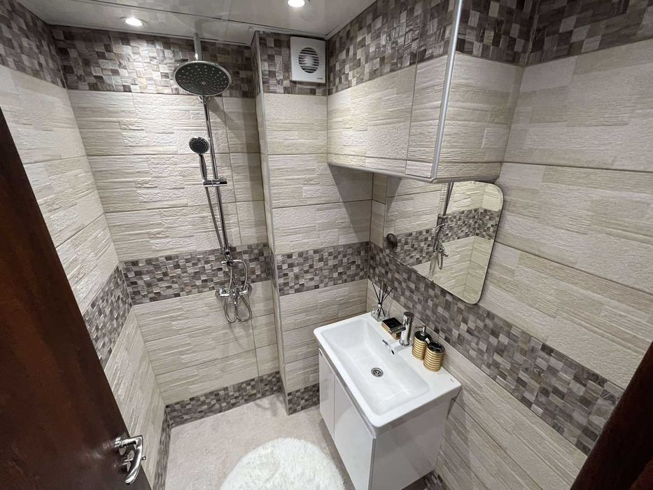 Дава се под наем Двустаен апартамент в Варна, Център - 70 кв.м за 397.8 € - Снимка #5