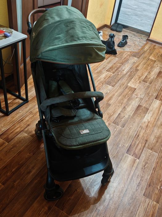 Детская прогулочная коляска