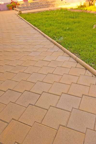Pavaje decorative din beton comprimat pentru gradina