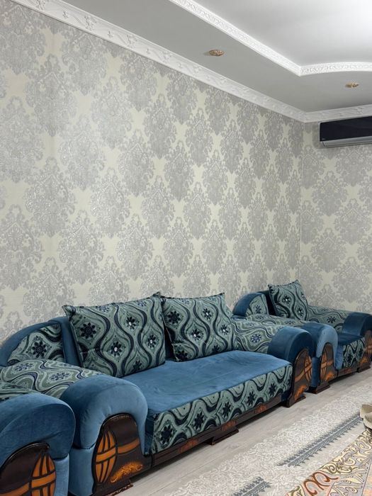 Диванный мебель.