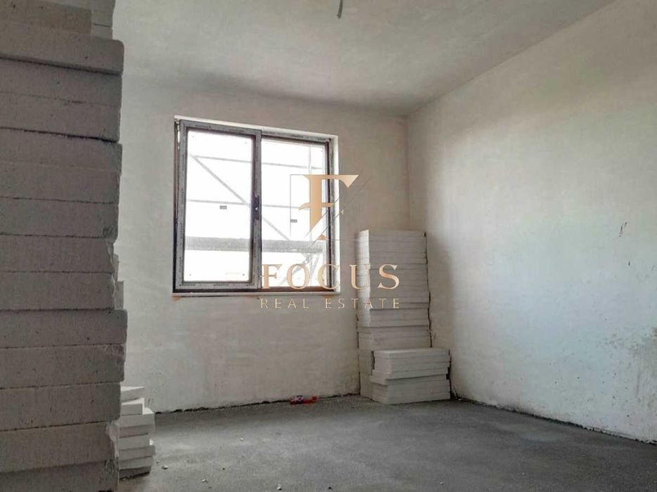 Продава се Тристаен апартамент в Пловдив, Южен - 122 кв.м за 968 €/кв.м - Снимка #2