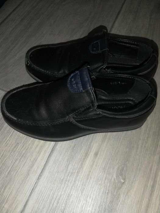 Продам обувь детскую