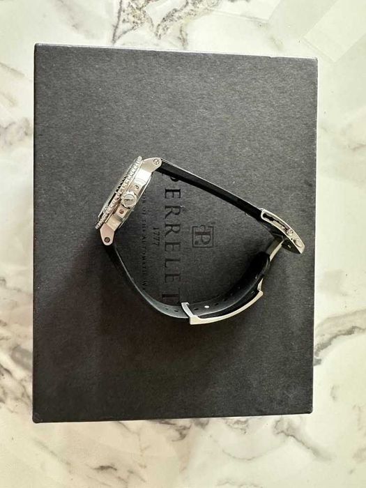 Часовник Oris Aquis