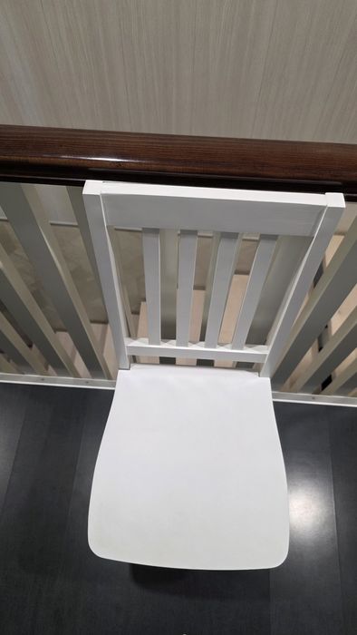 Белые деревянные стулья - 4 шт., новые