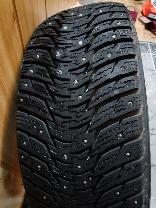 Продам зимние шипованные шины