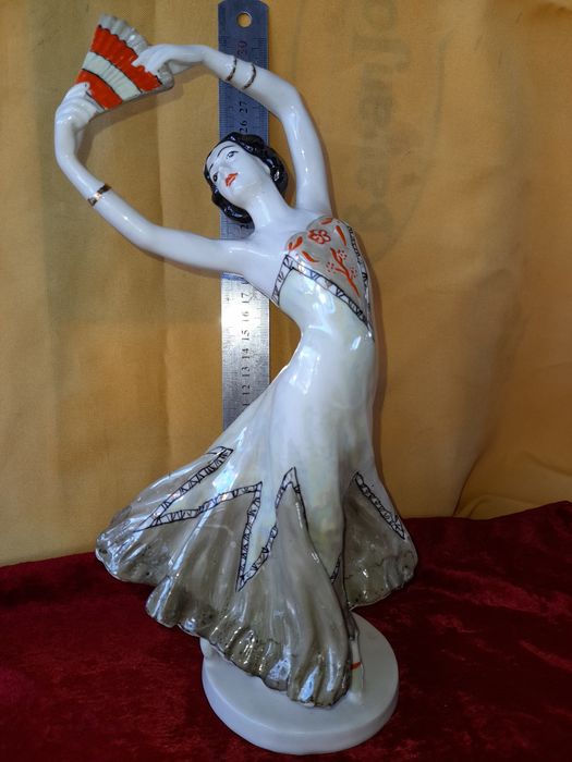 Советские фарфоровые статуэтки