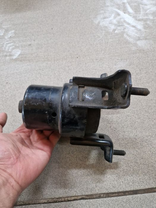 Подушка двс камри 50