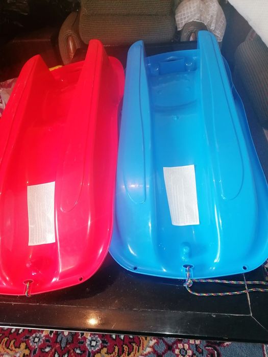 Пластмасови шейни  2бр.