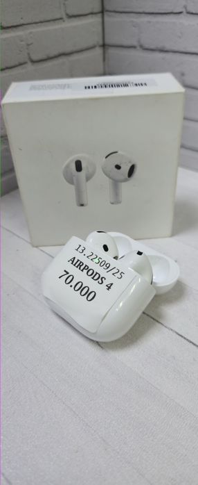 Airpods 4 в коробке