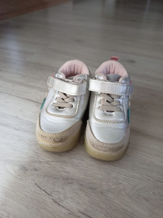 Демисезонные кроссовки для девочки (21 размер)