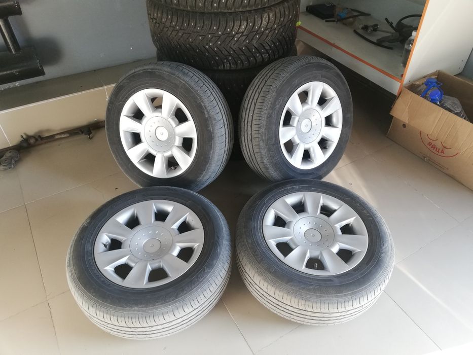 Продам комплект дисков с летней резиной.