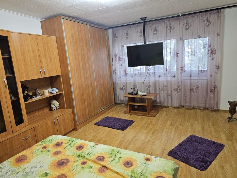 Închiriez garsoniera