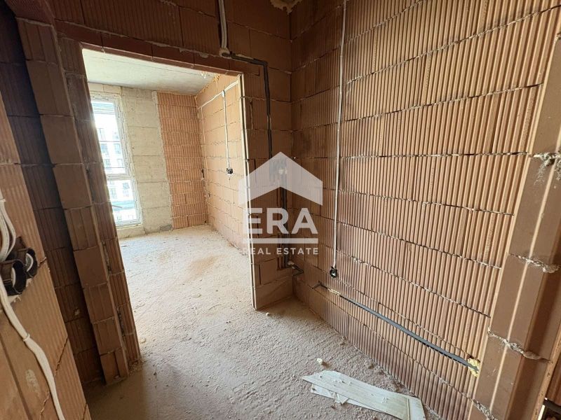 Продава се Двустаен апартамент в Варна, Възраждане 2 - 62 кв.м за 2000 €/кв.м - Снимка #4