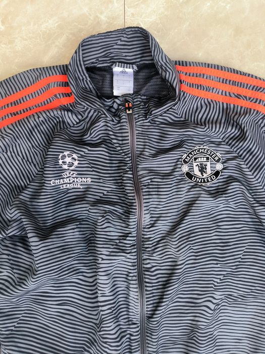 Adidas  Manchester United размер L Мъжко горнище
