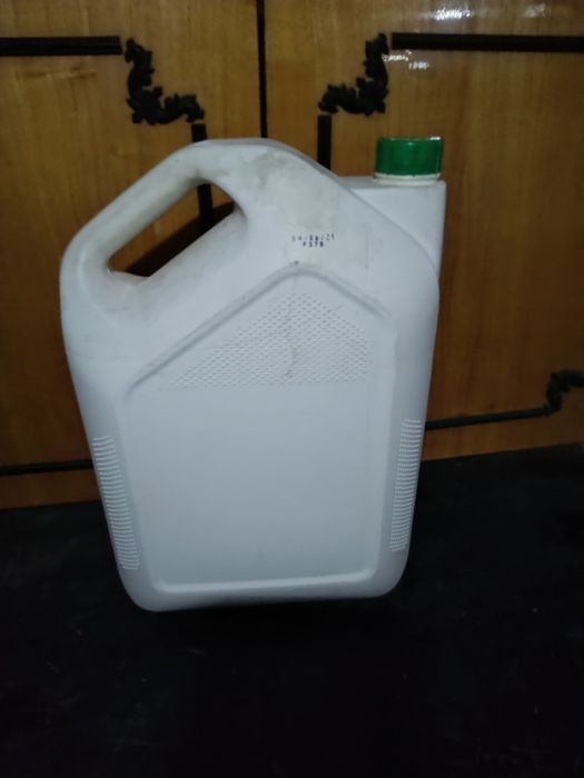 Канистры на 10 литров.