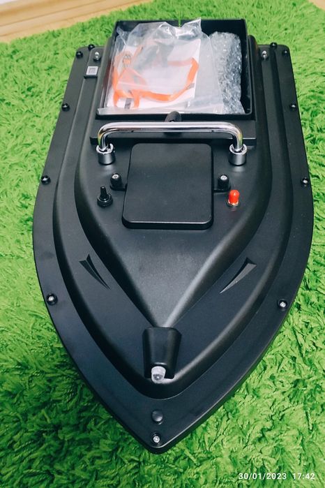 Лодка за захранка с автопилот 500м.обхват 5200mA батерия