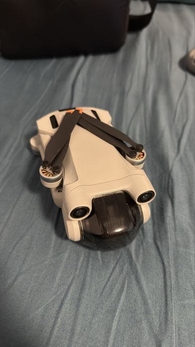 DJI Mini 3 Pro Fly More Combo + Telecomandă DJI RC (cu ecran) - Stare Impecabilă
