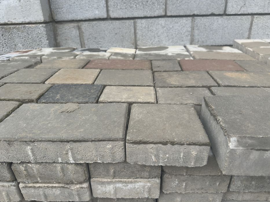 Продам б/у брусчатку. 200 кв.м.