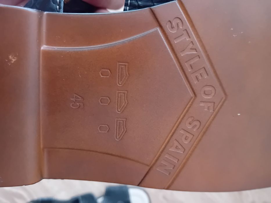 Vând sandale elegante de bărbat. De firmă nr 45 impecabil. Noi. 80ron