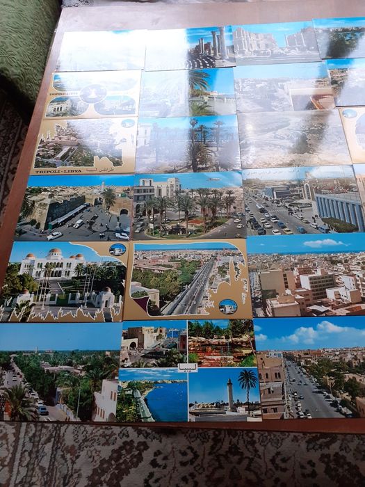 Чисто нови неизползвани  пощенски картички. Картинките са от град  Три