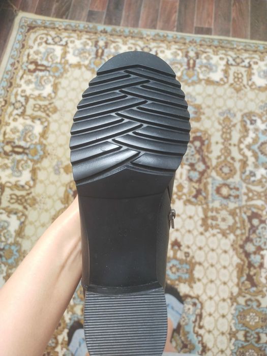 Продам новые зимние сапоги