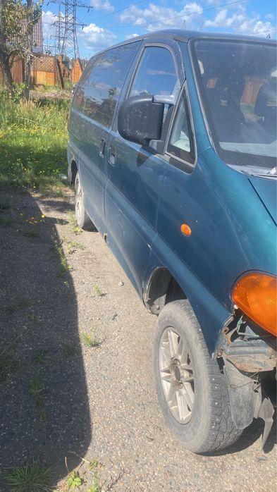 Mitsubishi Space Gear.