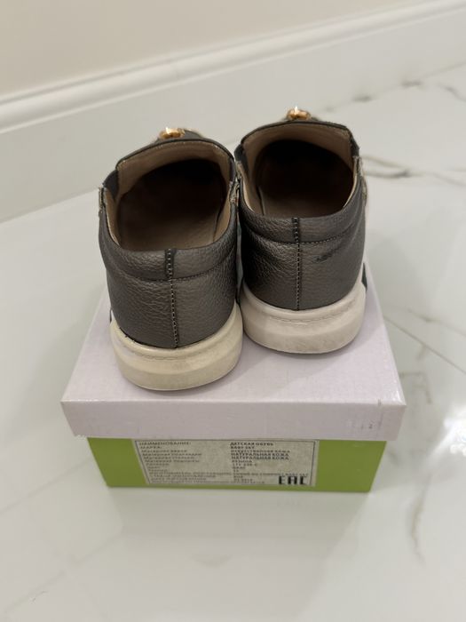 Продам туфли на девочку, школьные