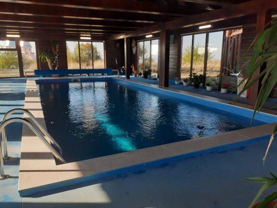 Cabana de inchiriat cu piscina acoperita 30pers