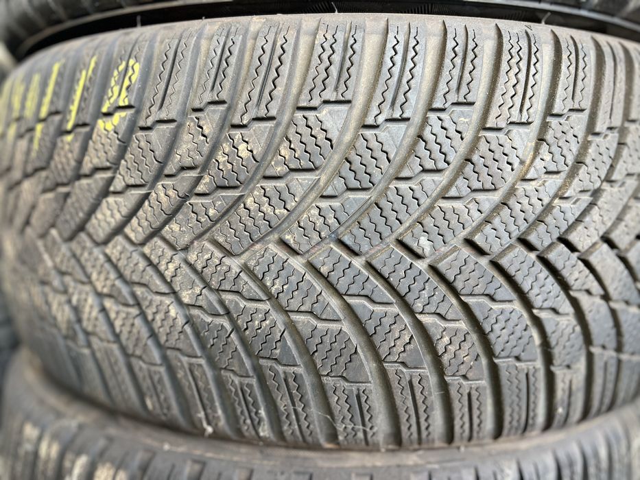 Set anvelope de iarnă 225/40R18 Firestone!