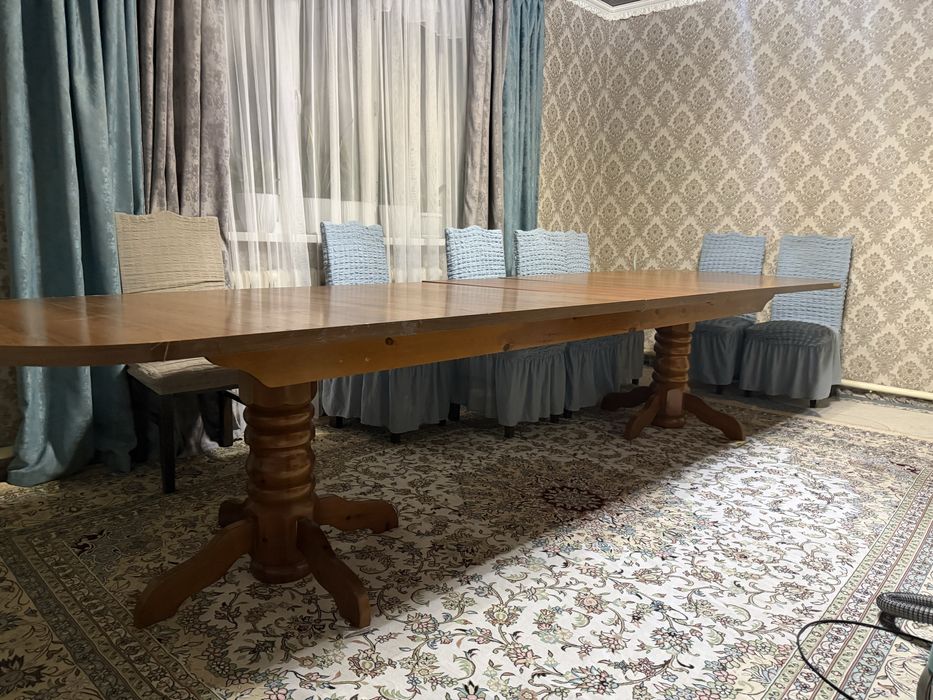 Стол для гостинной