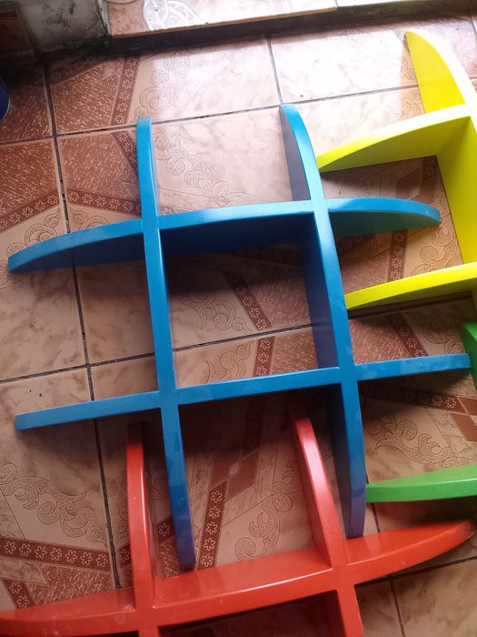 Raft cărți , telefon chei etc