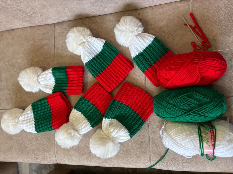 Шапки ръчно плетени