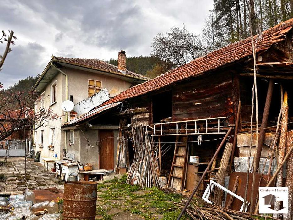 180057 Двуетажна къща в с. Станчов хан, на 12 км. от град Трявна