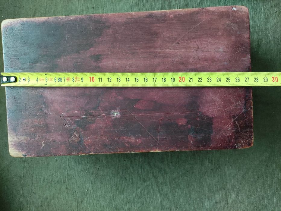 Продавам дървена  кутия за бижута