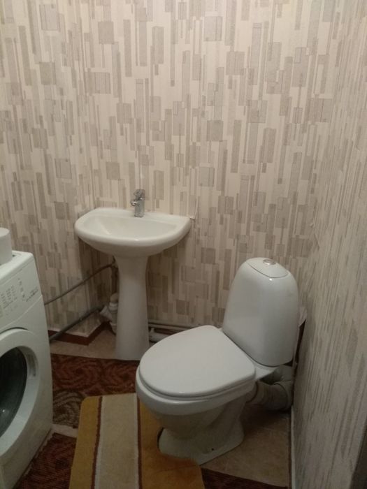 Продам трехкомнатную квартиру .