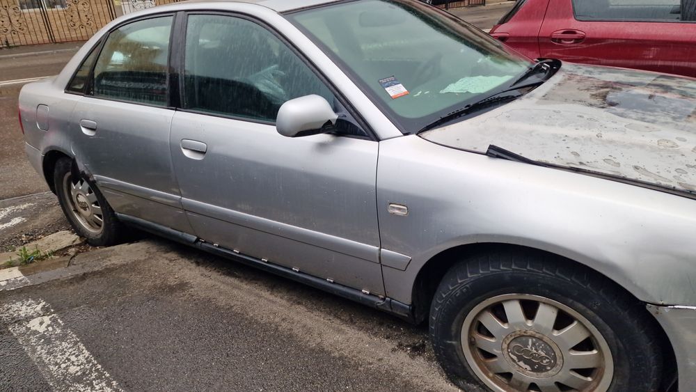 Vând Audi A 4 pentru piese