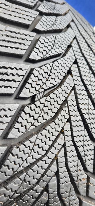 4 anvelope 255 40 18 nexen set de iarna
