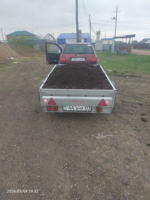 Перегной на легковом прицепе