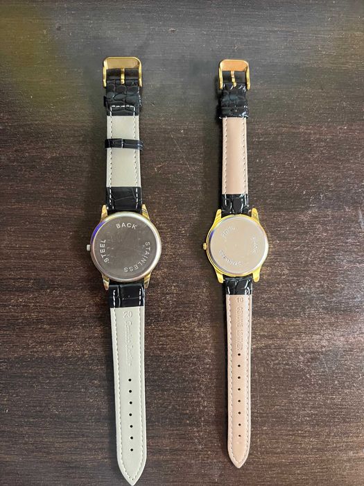 Два часовника Q&Q Steel Back Stainless цена за двата.