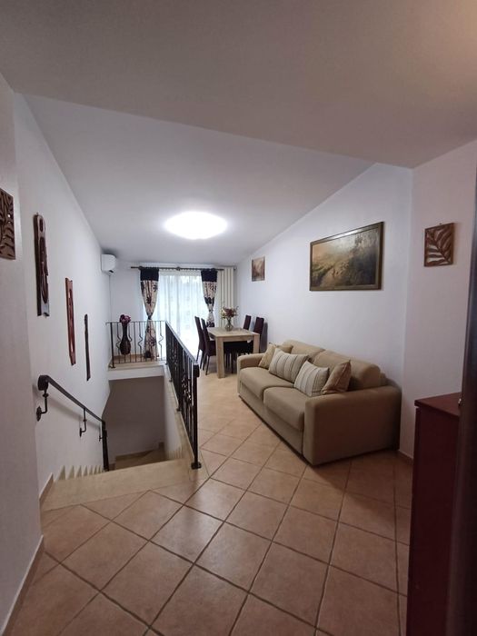 Închiriez etaj vila 120mp,la 400m de rond pacurari