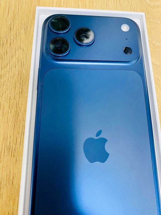 НОВ !!! Apple iPhone 17 Pro Max, 256GB, 5G, Deep Blue