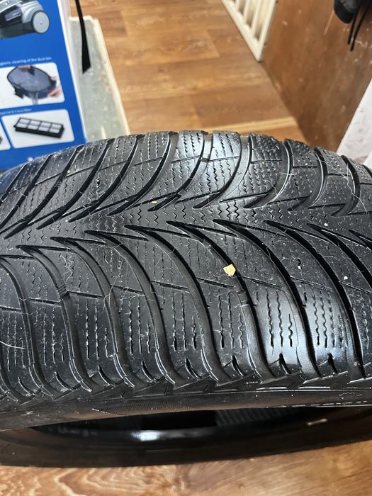 Продам 2 шины Goodyear