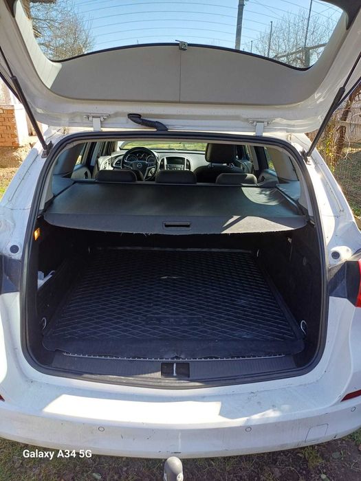 Direct proprietar, vand Opel Astra Sports Tourer 2011, 1.7 Diesel 130cp | cutie manuala 6+1 | 214500km reali | ITP, revizii si acte la zi | 4200€ fix