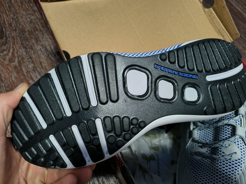 Кроссовки Under armour