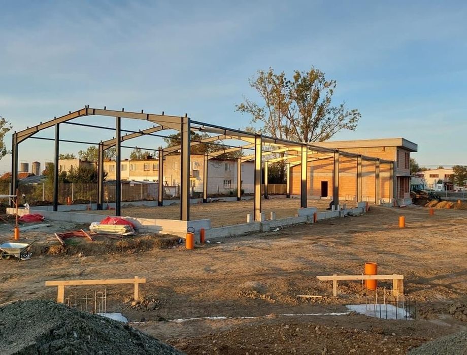 Structura metalice cu panouri sandwich din profile IPE SI HEA P