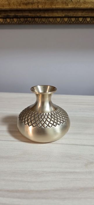 Бронзова вазичка