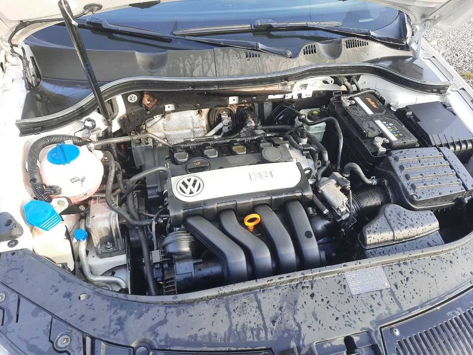 Volkswagen Passat B6 2006 года выпуска, в хорошем состоянии, бензин.