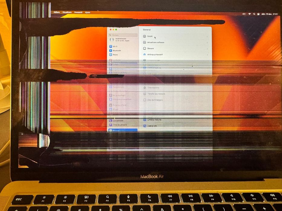 Macbook air m1 2020, full functional, display stricat