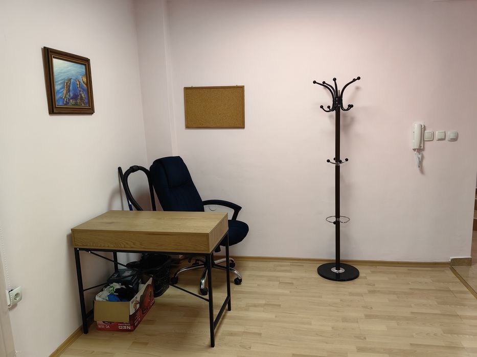 Дава се под наем Офис в Варна, Автогара - 20 кв.м за 204 € - Снимка #1